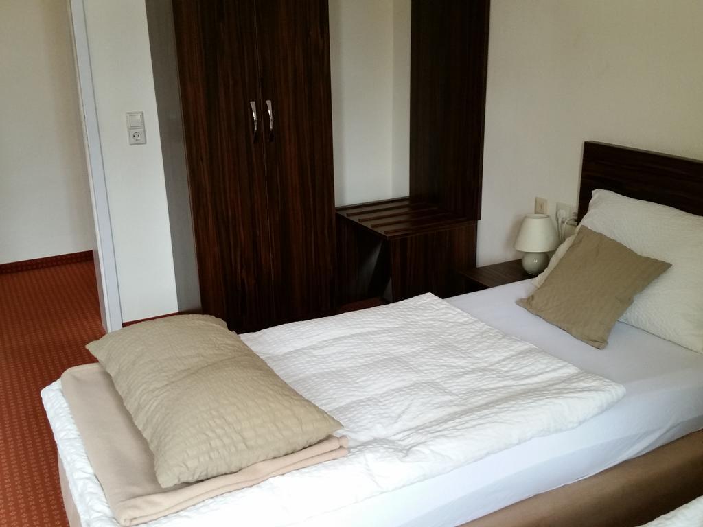 Linde Restaurant & Hotel Nussloch Экстерьер фото